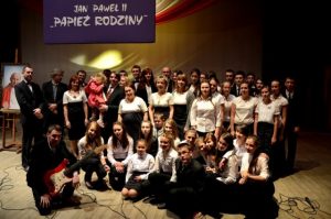 Read more about the article XII Dzień Papieski – Jan Paweł II – Papież Rodziny